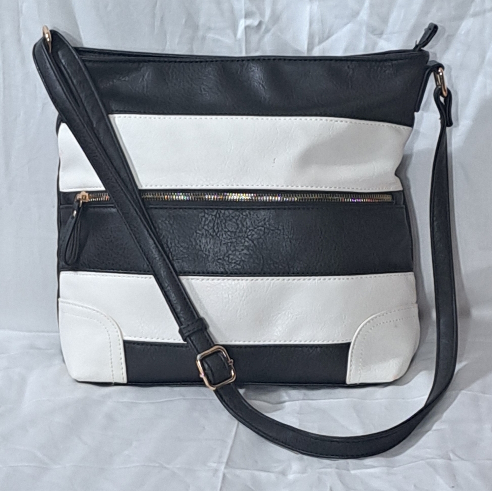 Black & White Strip PVC Leather Shoulder/Crossbody Bag EUC - Picture 3 of 15